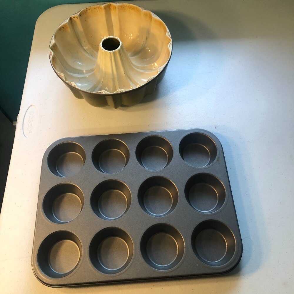 Bundt Cake Pan & Muffin Pan